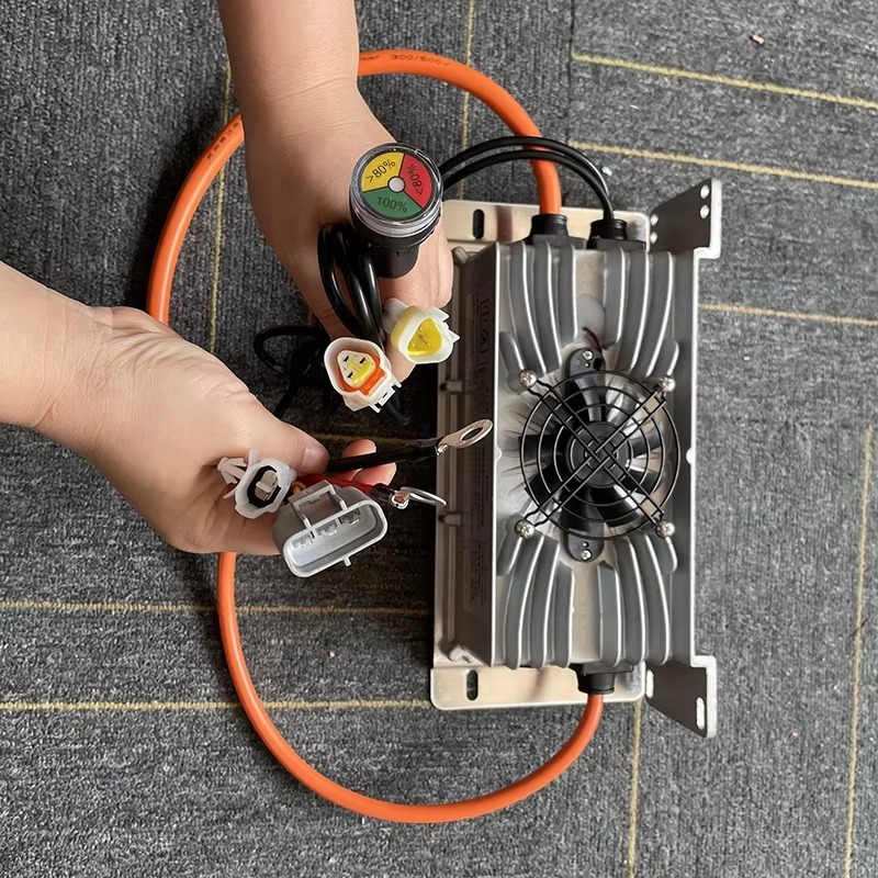 شاحن بطارية ليثيوم أيون 48 فول - مراجعة 72V 15A Fast Charger وسعره