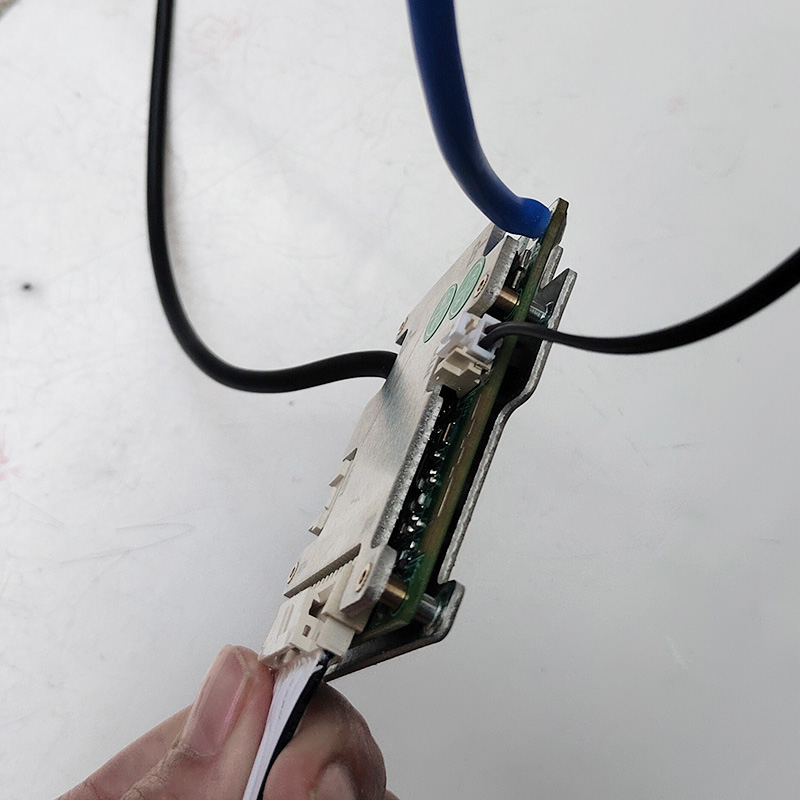 نظام PCM ذكي مع تطبيق داخلي مت - مراجعة 84V 50A Smart Bms Bluetooth وسعره